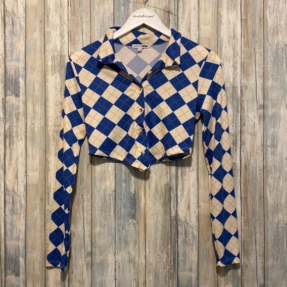 Fashion nova a day at the race | tan & blue checkered triangle crop button up| M - Picture 2 of 13